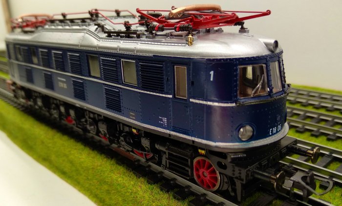 Roco H0 - 43729 - Electric locomotive - E-18 - DB