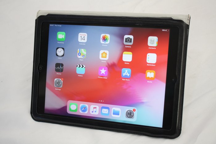 Apple iPad Air (Retina screen - WiFi, 16GB) - model A1474 - con cavo Lightning - Con robusta copertura protettiva