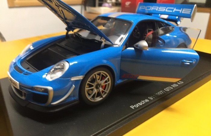 Autoart - 1:18 - Porsche 911 (997) GT3 RS 4.0