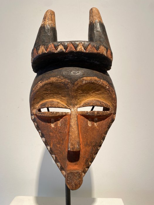 Mask (1) - Wood, pigment - Pende - Belgian Congo 
