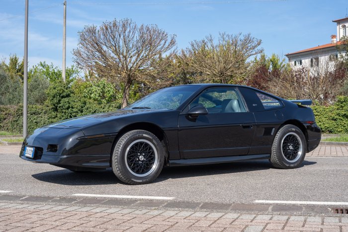 Pontiac - Fiero GT Europe V6 - fully restored - 1988