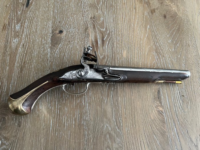 France - 1733 - Franse Cavalerie - CAVALRY VUURSTEEN PISTOOL MODEL 1733 Flintlock - GETEST 928 ZILVEREN  MASSIEVE TREKKER BEUGEL - Cavalry - Zeldzaam en zeer moeilijk te ontdekken in zo'n zeer goede staat van bewaring, zou het een plaats - Flintlock - Pistol - 15 mm