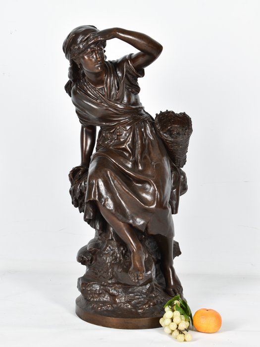 Mathurin Moreau (1822 – 1912) – Beeld, Pêcheuse de coquillages – 70 cm – Brons (gepatineerd) – Tweede helft 19e eeuw