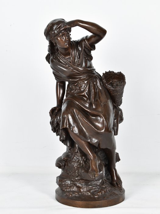 Mathurin Moreau (1822 – 1912) – Beeld, Pêcheuse de coquillages – 70 cm – Brons (gepatineerd) – Tweede helft 19e eeuw
