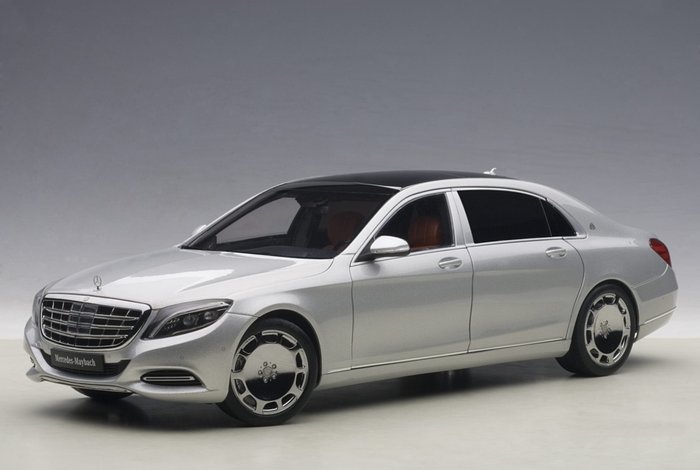 Preview of the first image of Autoart - 1:18 - Mercedes Maybach S600 SWB.