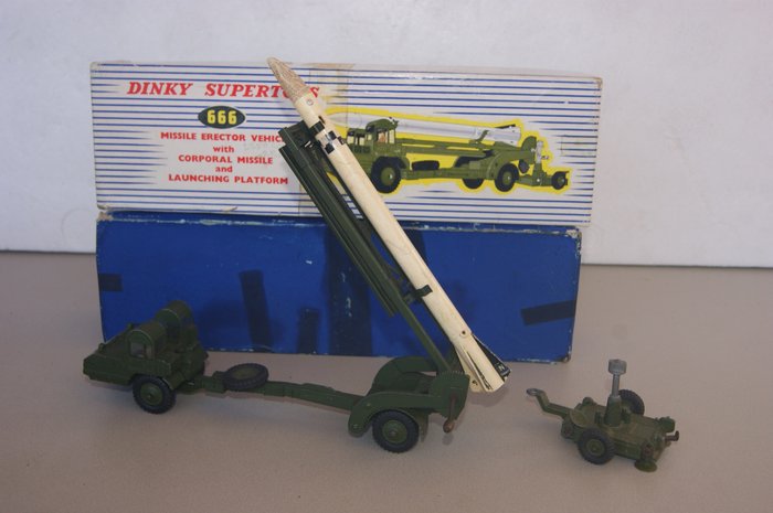Dinky SuperToys - 1:48 - SuperToys model - First Original Issue "Missile Erector Vehicle with Corporal Missile and Launching - Platform" no. 666 - In Original first Serie "Picture"-Box - 1959