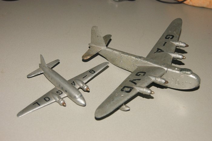 Dinky SuperToys - 1:200 - First Original Issue "Empire Flying Boat G - A / G V D" no.701 - 1947 - "Vickers Viking Airliner G - A / G O L "no.70c - 1947/'49
