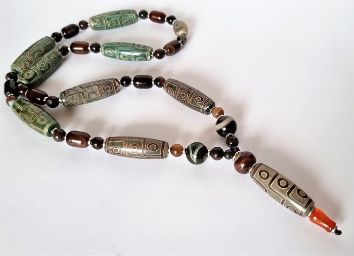Collana Mâlâ - Buddista - Realizzata con 10 Amuleti - dZi - 3 e 9 Occhi - Pietra dell'armonia - Espelle il male - Prosperità - Agata del Botswana e vena del drago - 173,8 g