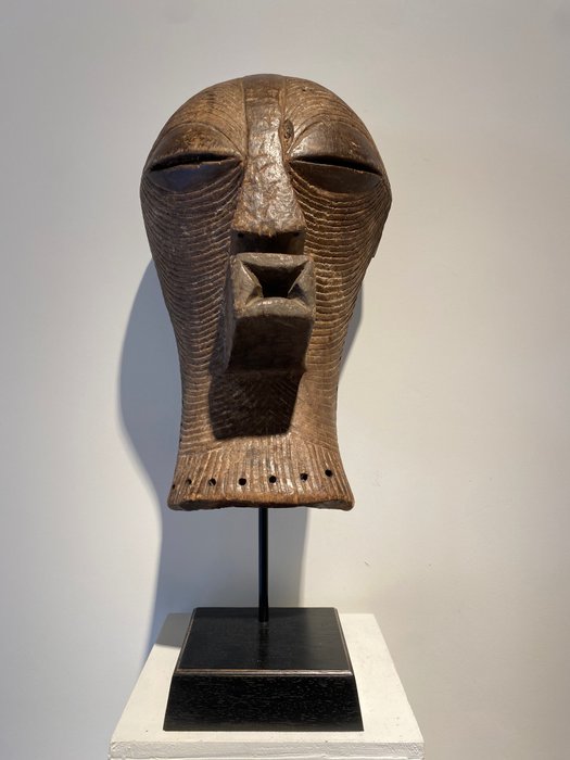 Mask (1) - Wood, pigment - Songye - Belgian Congo 