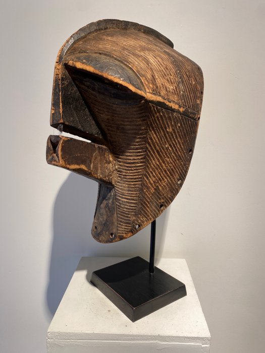 Mask (1) - Wood, pigment - Songye - Belgian Congo 