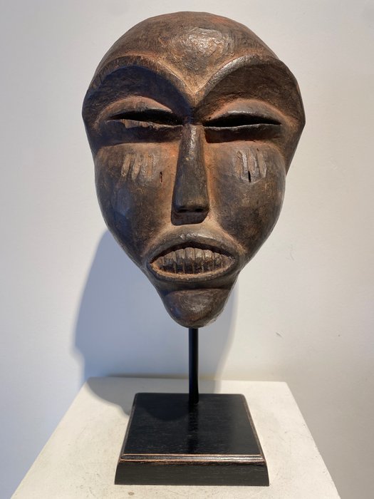 Mask (1) - Wood, pigment - Woyo - Belgian Congo 