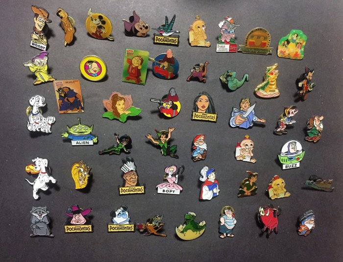 Walt Disney 98 pins de diferentes películas de Disney