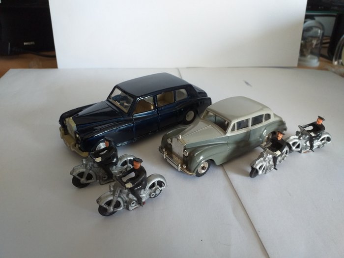Dinky Toys - 1:43 - Rolls Roys nr 150, Rolls Royce nr 152 met Escorte