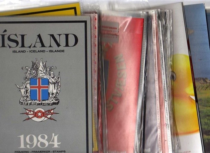 Scandinavie 1974/2010 - 38 items including 22 official year folders + other philatelic collectables: