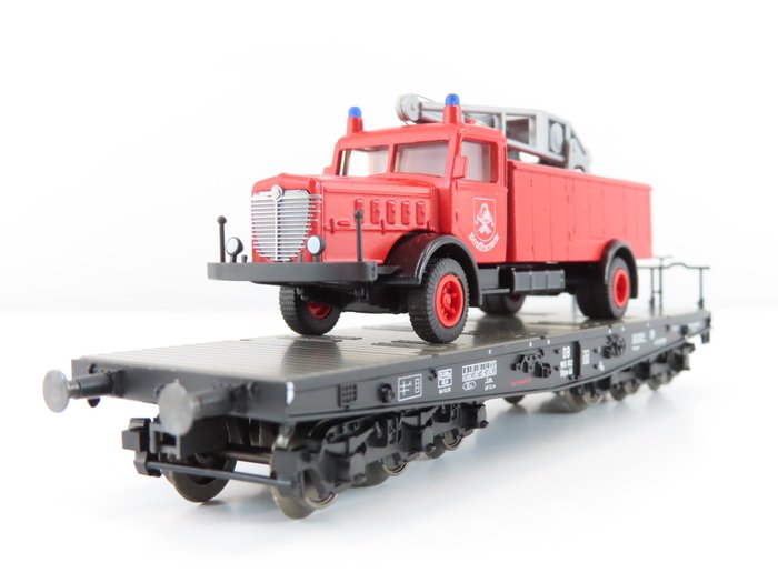Märklin H0 - 48671 - Goederenwagon - Zes assige zware last wagen met brandweerwagen met bergkraan - DB