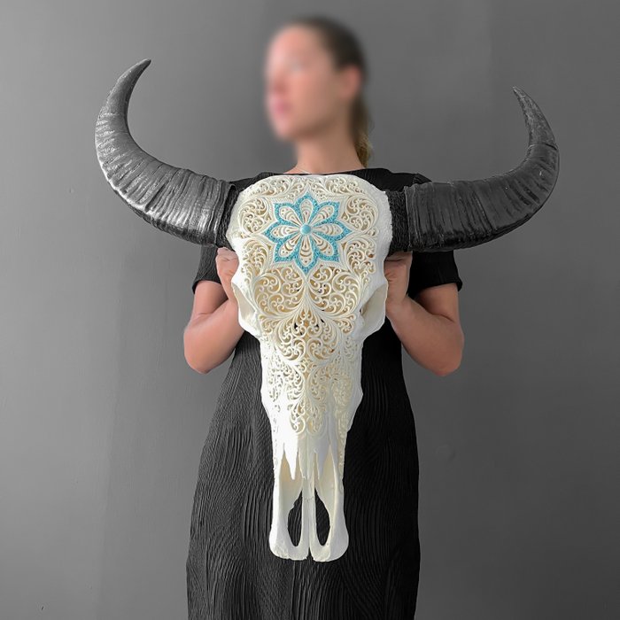 C - Skull Art - Grande, autentico teschio di bufalo d'acqua bianco intagliato a mano - Motivo - Osso