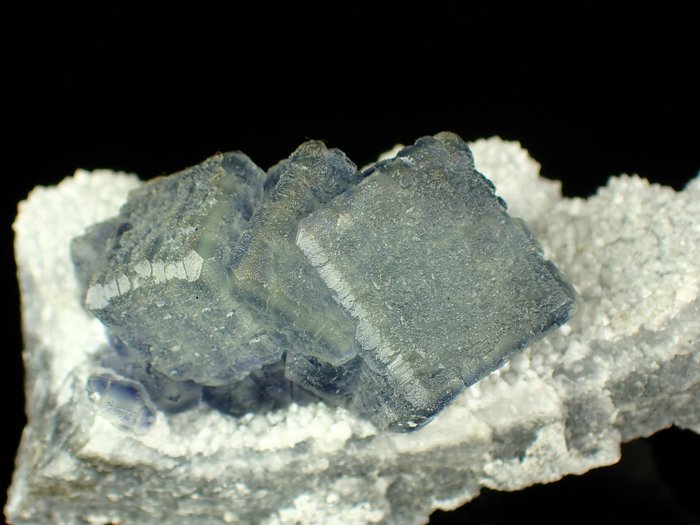 Cristalli di fluorite "QR Code". su matrice di quarzo - 64×35×33 mm - 62 g