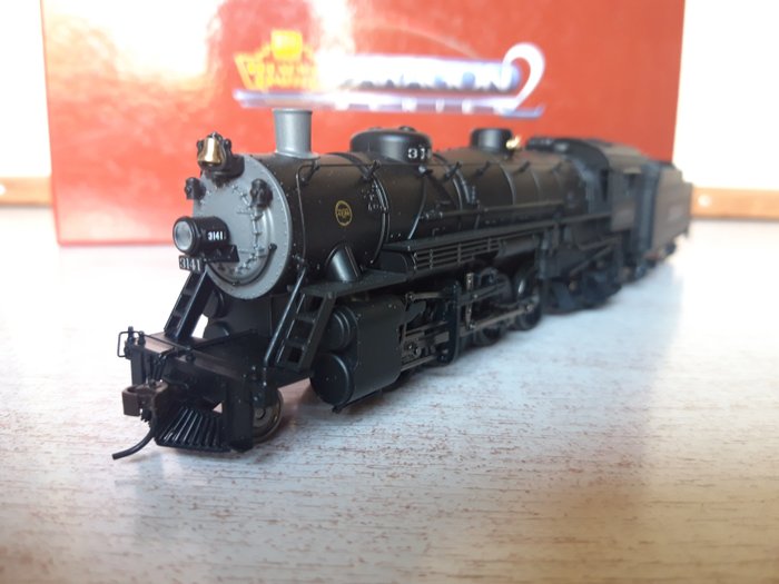 Broadway Limited H0 - 2901 - Dampflokomotive mit Tender - USRA Light Mikado 2-8-2 - ATSF