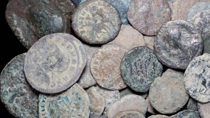 Romeinse Rijk. Lote de 100 monedas,acuñadas entre los siglos I - IV d.C.