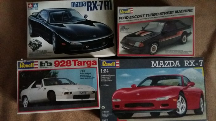 Revell - 1:25 - 1:24 - Tamiya Mazda RX-7, Revell Mazda RX-7, Revell Ford Escort Turbo, Revell Porsche 928 Targa - Verschillende jaartallen van de bouwdozen, Revell modellen 1981, 1982 en 1993. Tamiya model 1992