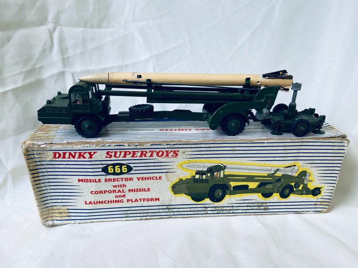 Dinky Toys - 1:43 - Missile Erector Vehicle with Corporal Missile and Launching Platform - Nr. 666