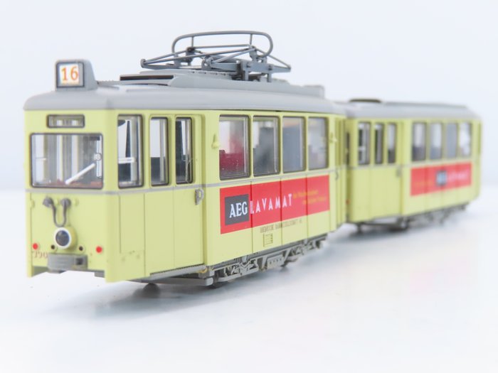 Kato H0 - K30932 - Straßenbahn - 2-teiliges Set Düwag 2-Achser 'AEG Lavamat'