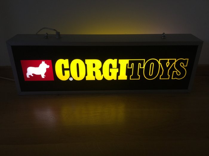 Corgi Toys - Retail Shop Display - Tweezijdig Verlicht - 65x20x10 cm