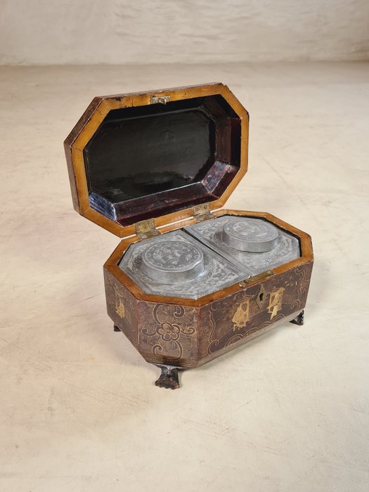 Pojemnik na herbatę - Cynołów/blacha, Drewno lakierowane na czarno i złoto