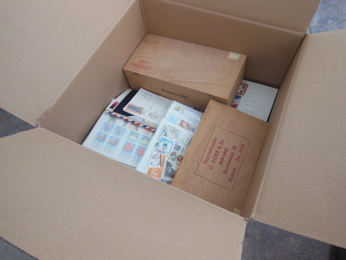 Welt - FDCs. prepackaged stamps, bags with short-cut to-be-soaked, album, boxes, bags - Diverse