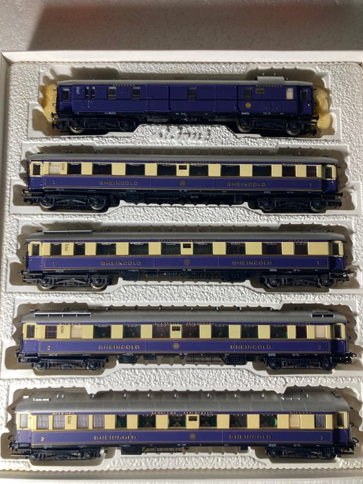Liliput H0 - 820 - Passenger carriage set - "RHEINGOLD" first and second class, luggage trolley - DRG