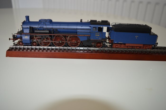 Märklin H0 - 39023 - Dampflokomotive mit Tender - BR 18.3 - DRG