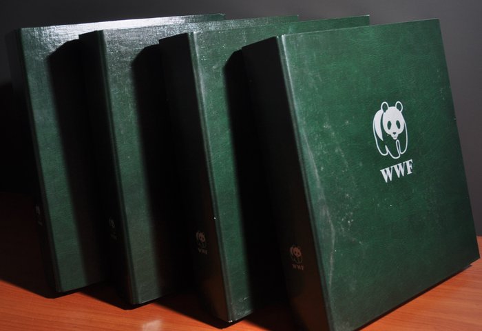 Wereld Thematisch - WWF Verzameling in 4 speciale WWF albums met Covers en series