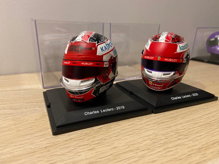Image 2 of Spark - 1:5 - Pack Cascos Piloto Ferrari - Charles Leclerc 2019 and 2020