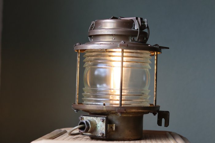 Ankerlamp, Scheepslamp, NMV-NUC pechlicht – Koper, Messing – Tweede helft 20e eeuw