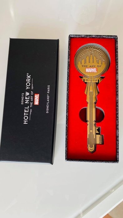 Disneyland Paris - Exclusive Collectable Key - Presidential Suite - Hotel New York - The Art Of Marvel - (2022)