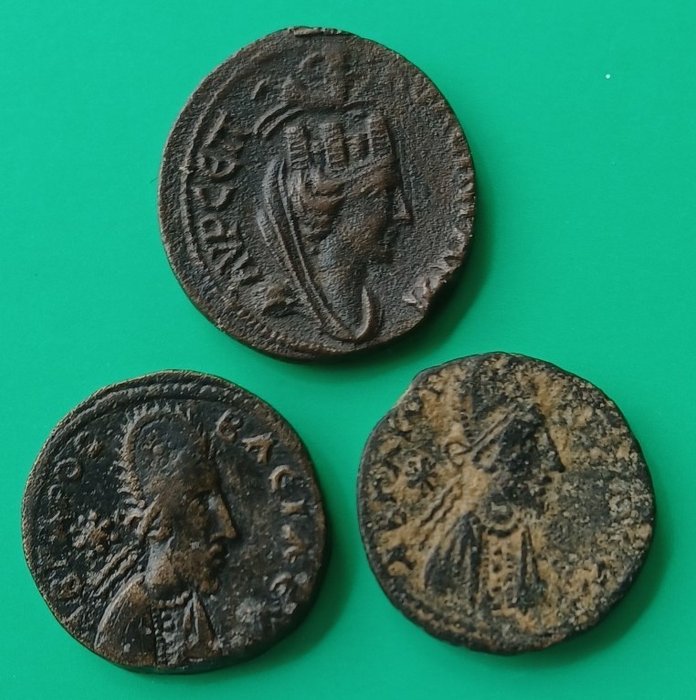 Roman Empire (Provincial). Gordian III (AD 238-244). Lot of 3 Æ coins,  incl.: Mesopotamia, Singara and Edessa with Abgar X Phraates