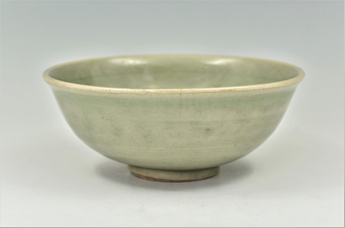 Ciotola, Scodella per il tè (1) - Celadon - Porcellana - 龍泉窯青釉印花碗 ( Lot.00543) - Cina - Dinastia Ming (1368-1644)