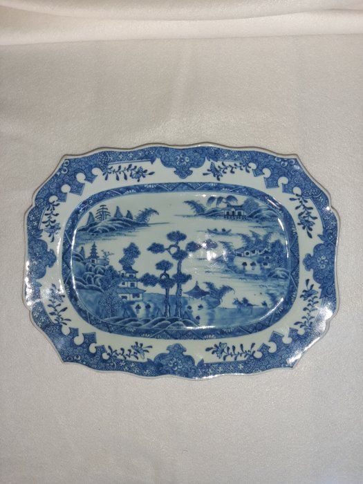 Piatto (1) - Porcellana - Cina - XVIII secolo