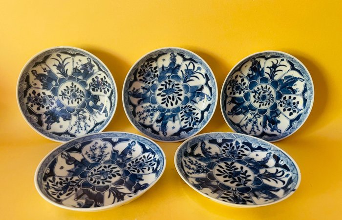 set di cinque piattini "Lange Lijs" blu e bianchi (5) - Porcellana - Cina - XIX secolo