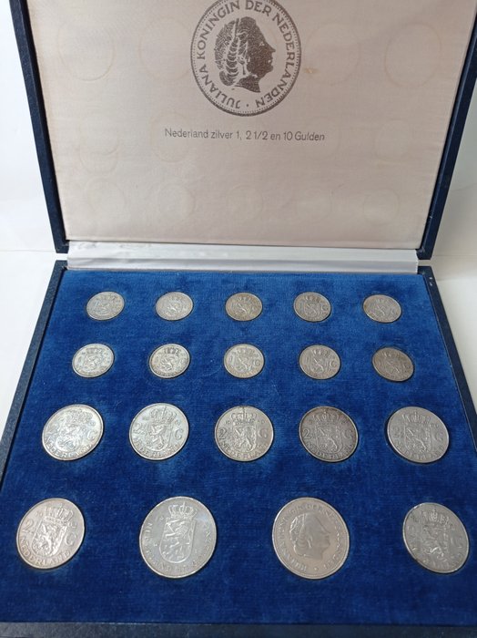 Nederland. Juliana (1948-1980). 1 Gulden/10 Gulden 1954/1973 De 19 zilveren munten van Juliana in box