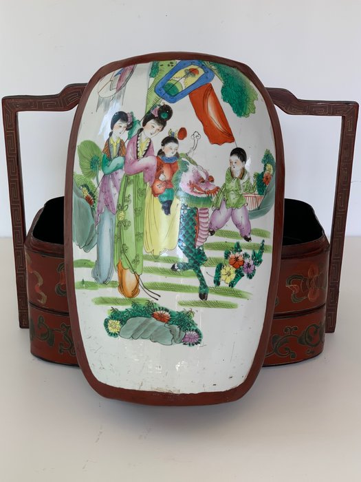Scatola da picnic (1) - Legno laccato, Terracotta - Cina - metà del XX secolo