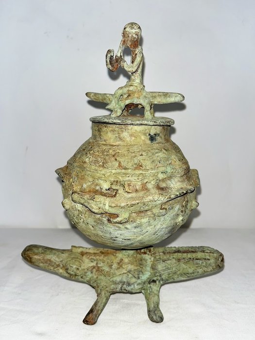 Antico vaso in bronzo africano con motivo coccodrillo - 25 cm - Bronzo