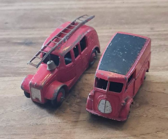 Dinky Toys - 1:43 - 1948 Leyland Fire Engine Truck / Royal Mail Van 260