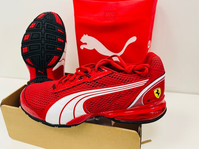 Ferrari - Formula One - Shoes, Team wear - Catawiki