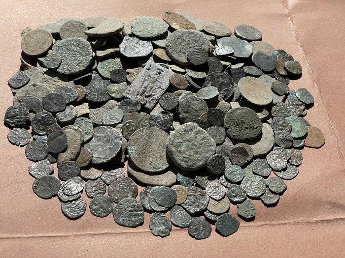 Byzantine Empire, Roman Empire, Roman Republic, Ancient coins. Lot of 300 AE coins (from 27 BC to Late Roman and Medieval)