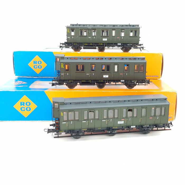 Roco H0 - 44527/44508/44221C - Passenger carriage - Three compartment cars - DRG