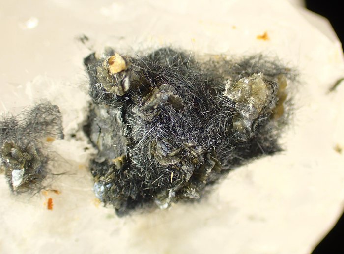 Galleggiante al quarzo con raro ago di Boulangerite Cristallo Della Famosa Trepca - 95×45×45 mm - 231 g