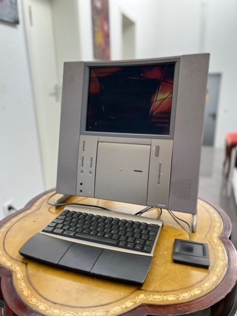 RARE Limited Edition Apple 20th Anniversary Macintosh - *NETTOYÉ* avec la BOÎTE d'accessoires