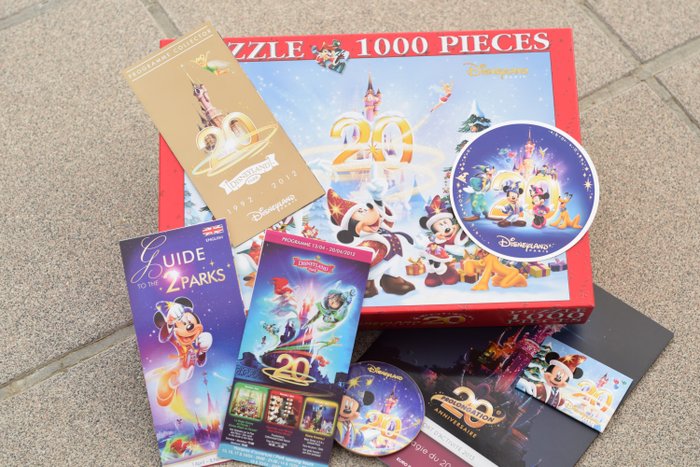 Disneyland Paris - 8 Items - o.a Puzzel + Programma + Parkgids etc -  20th Anniversary - (2012)