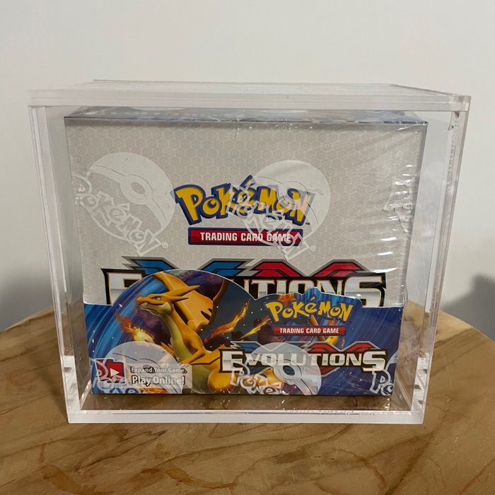 The Pokémon Company - Booster Box XY EVOLUTIONS - Pokémon - Booster Box Sealed with Acrylic case ! VERY RARE ITEM ! - 2016